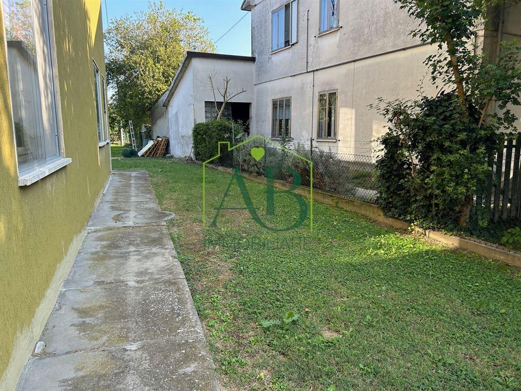 Casa indipendente, Russi