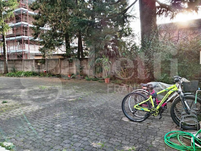 Trilocale in Via Cavour 19, Biassono — foto 2 di 5