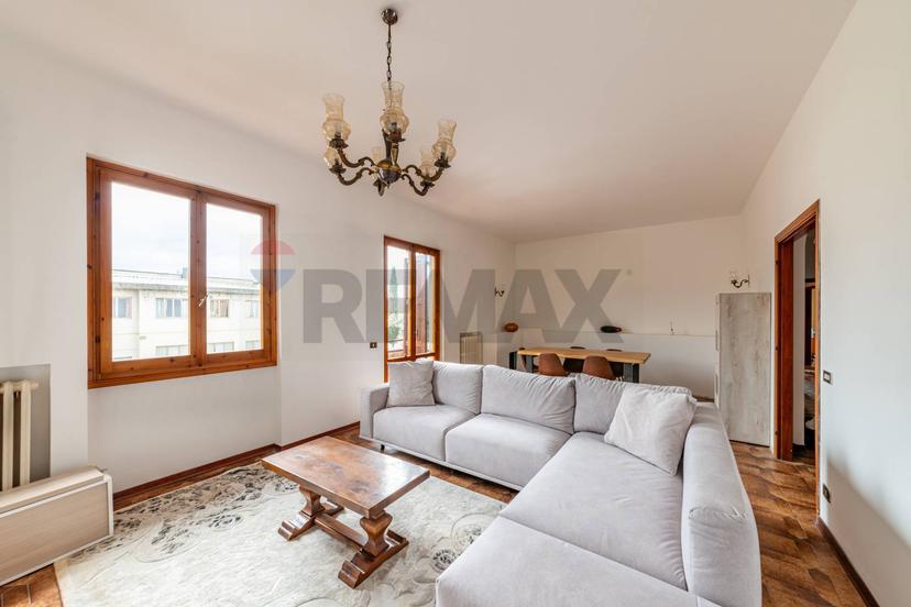 Casa indipendente in Via Doninzetti 1, Bucine — foto 2 di 5