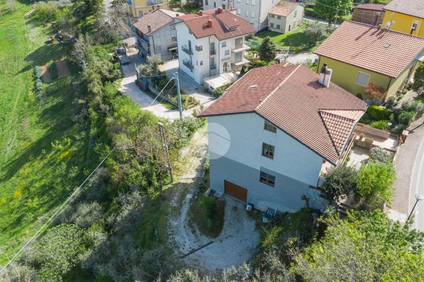 Casa indipendente in Via Riccardo Zandonai 7, Mombaroccio