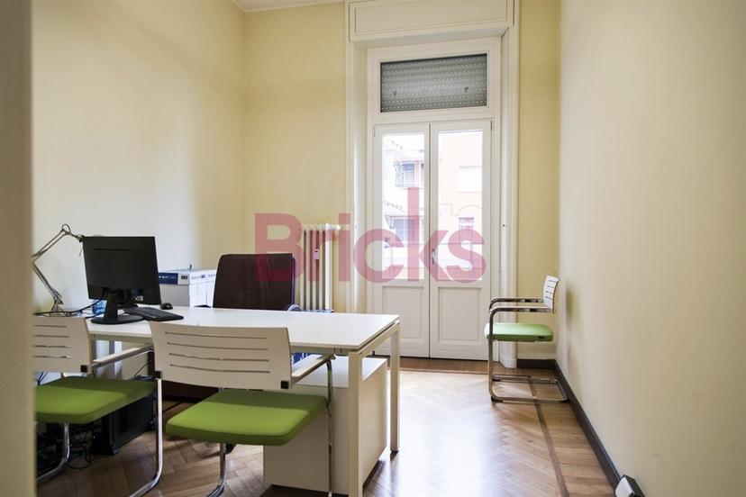 Villa bifamiliare in Piazza V Giornate 10, Milano — foto 2 di 5