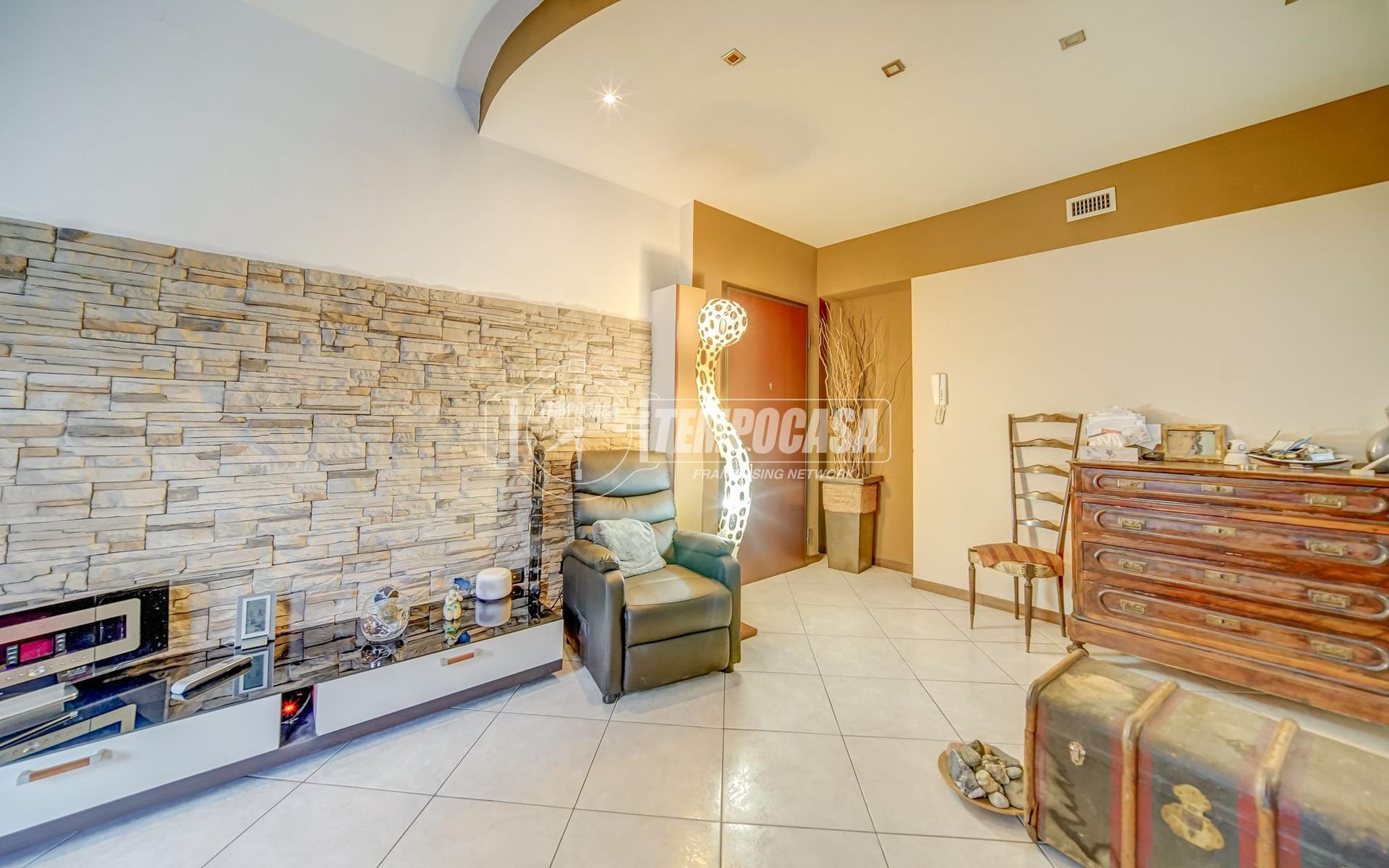 Trilocale in Via per Lonate 22, Cairate