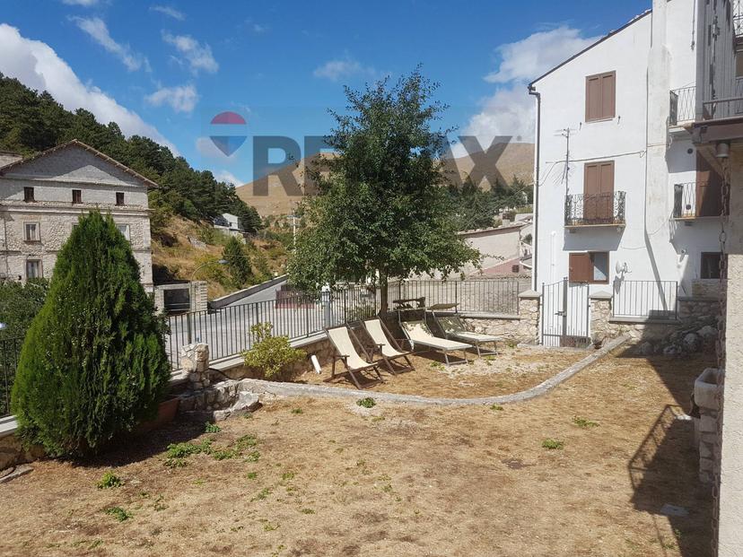 Casa indipendente in Via della Pineta 25, Castel del Monte — foto 2 di 5