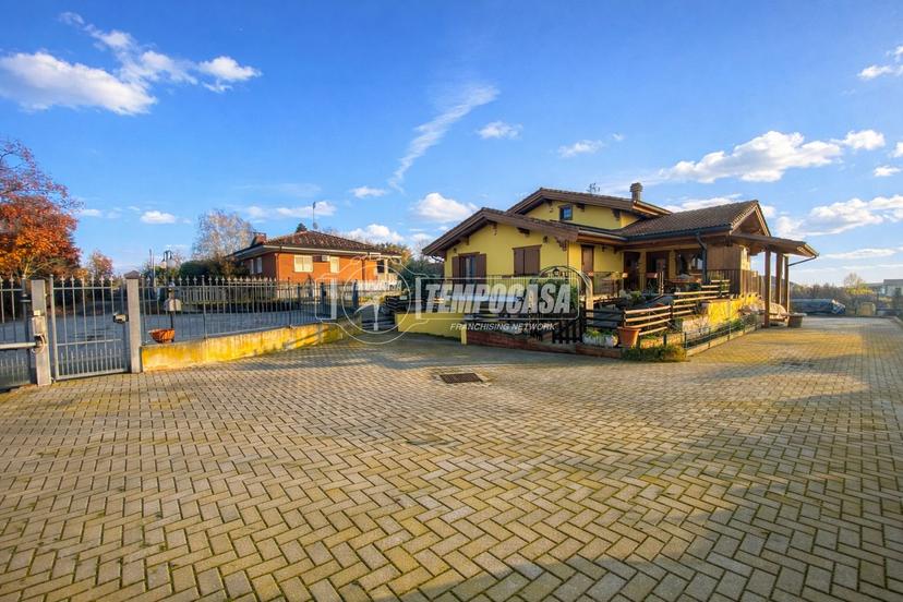 Villa in Via Giotto, Alice Castello — foto 2 di 5