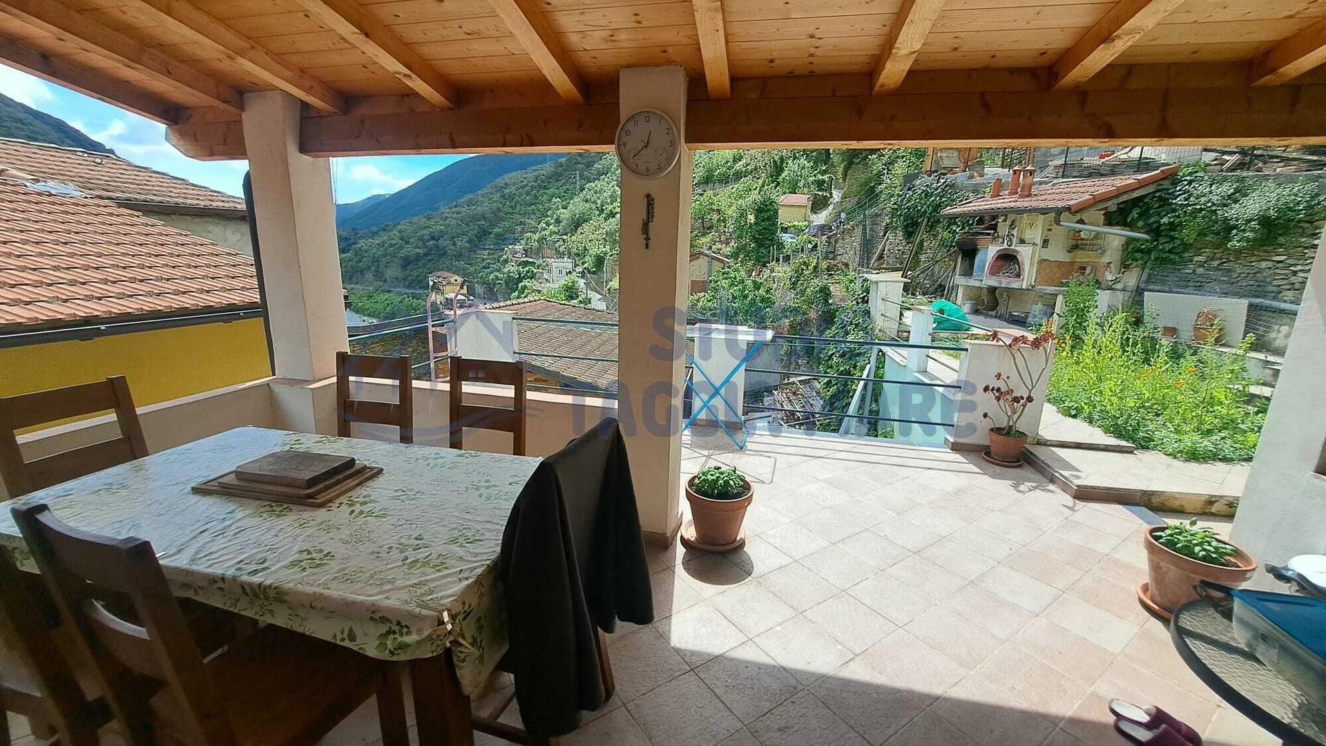 Casa indipendente in Via Vezzargo, Badalucco