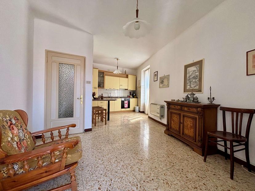 Quadrilocale in Via Costa 20, Armo
