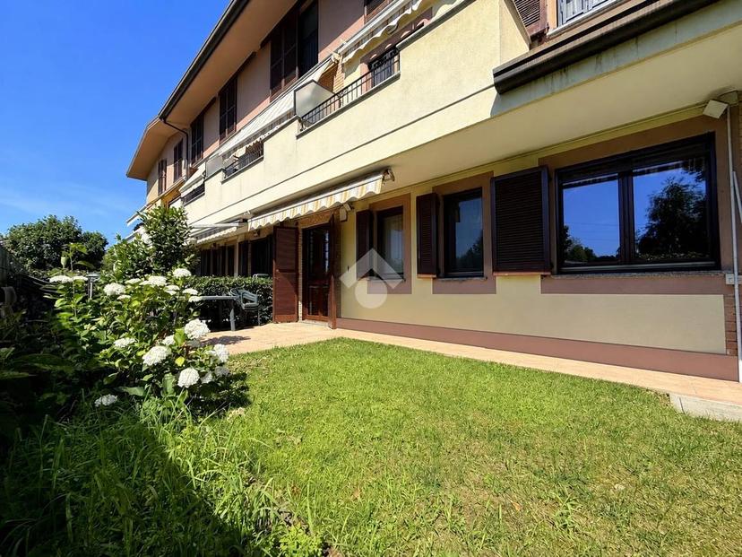 Trilocale in Via Carducci 435, Caronno Pertusella