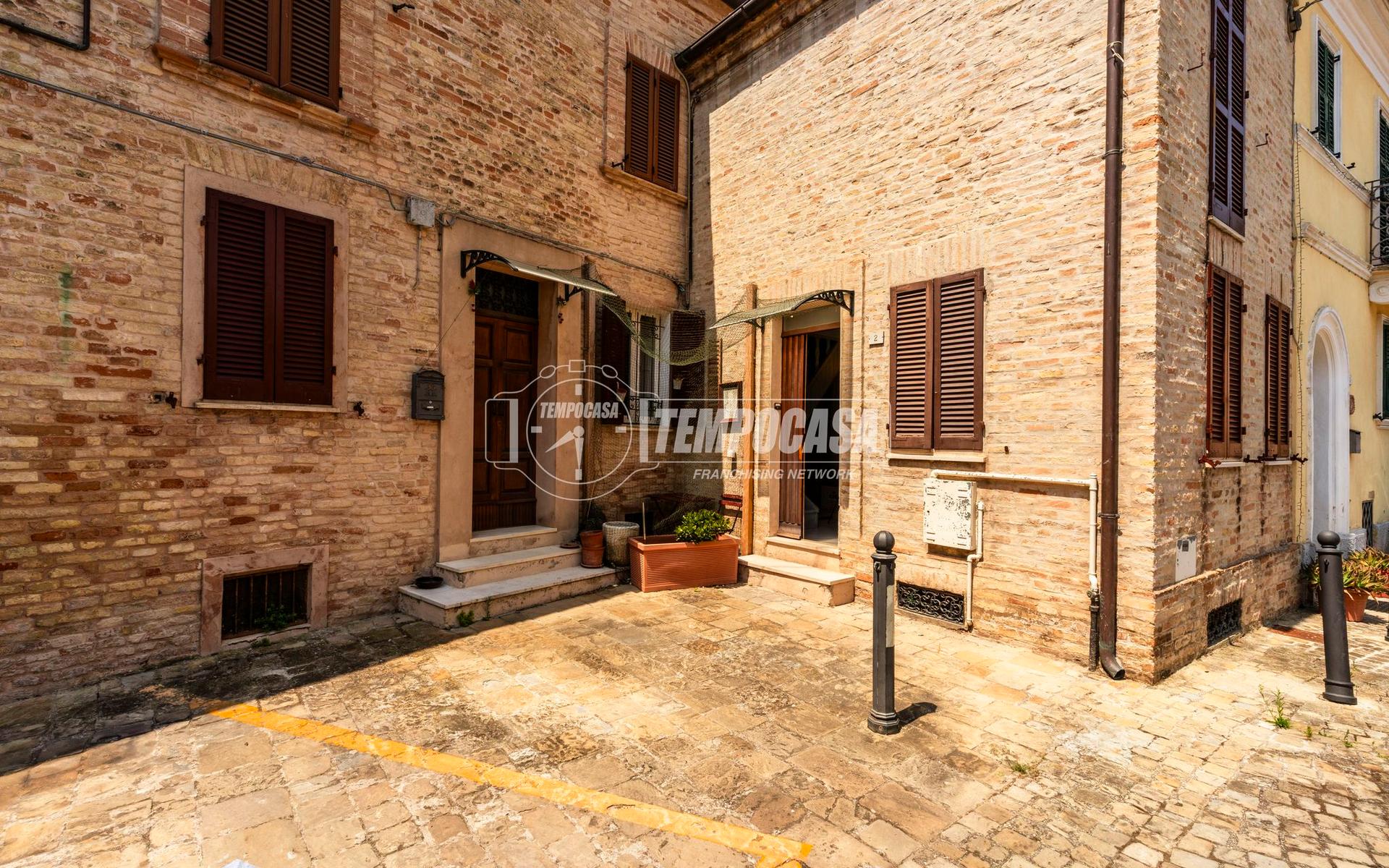 Casa indipendente in Largo San Carlo, Civitanova Marche
