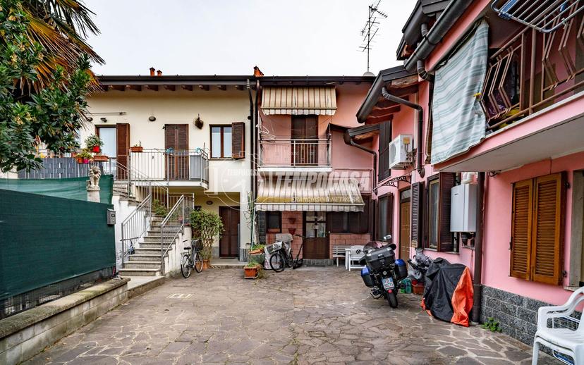 Quadrilocale in Vicolo delle Rose, Caronno Pertusella — foto 3 di 3