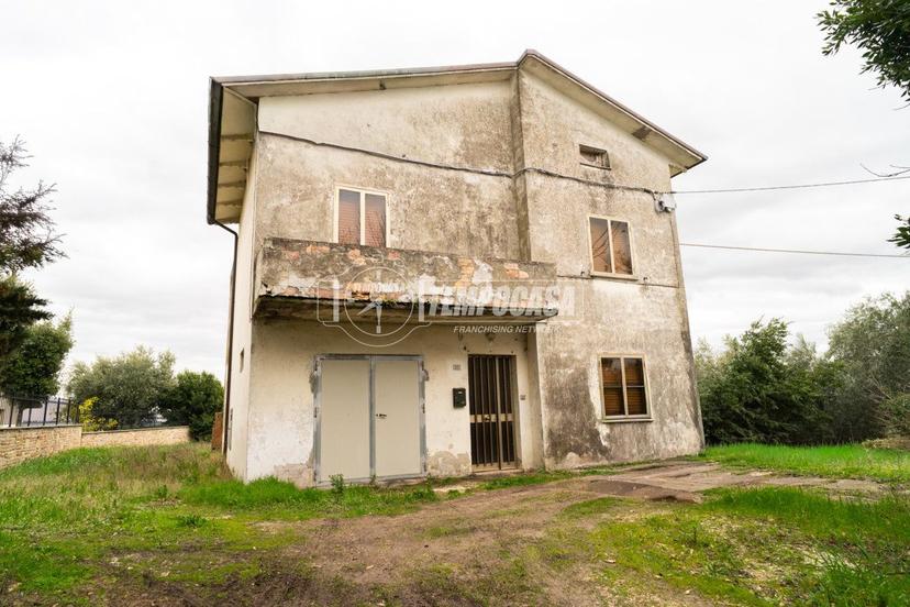 Casa indipendente in Via Eugenio Montale, Terre Roveresche — foto 3 di 5