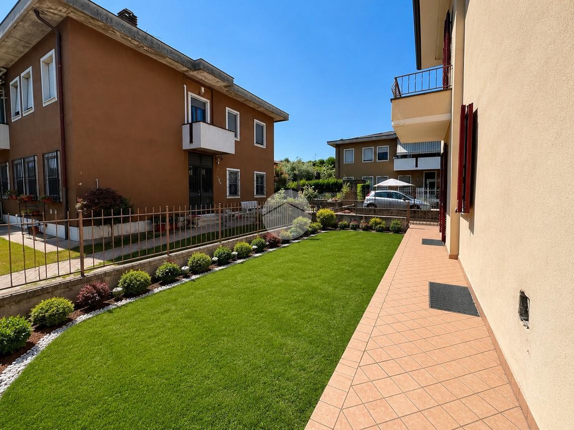 Villa a schiera in Via Montenero 16, Rovato