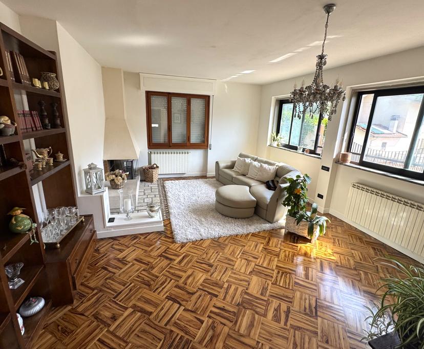 Appartamento in Via di Cavarzano, Vernio — foto 2 di 5