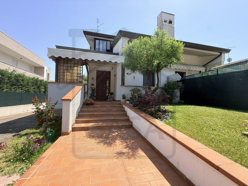 Villa in Via Enrico Bernardi, Abano Terme — foto 3 di 5