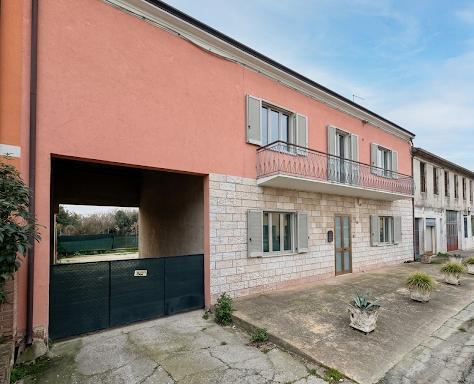 Villa a schiera, Badia Polesine