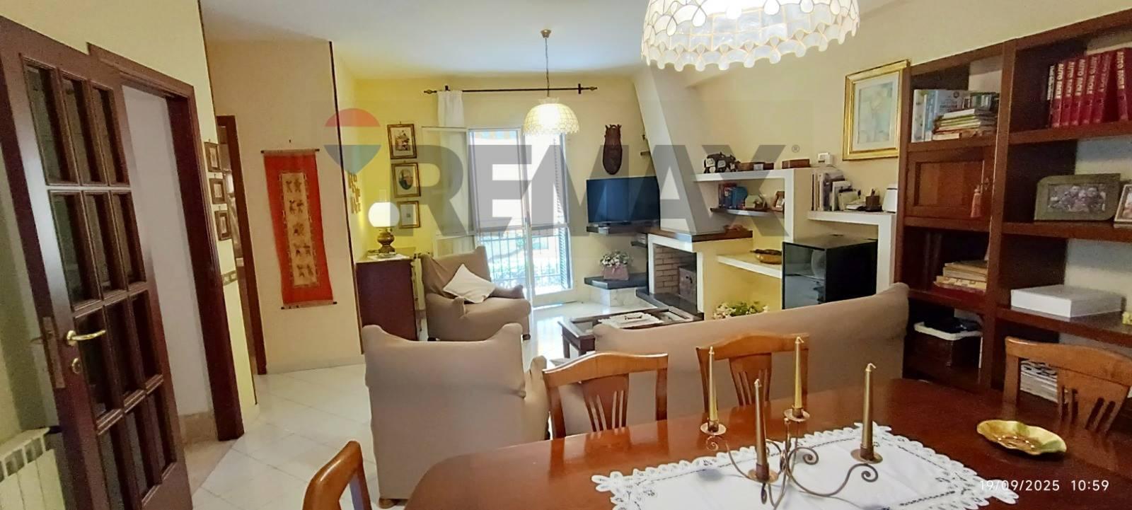 Villa a schiera, Minturno