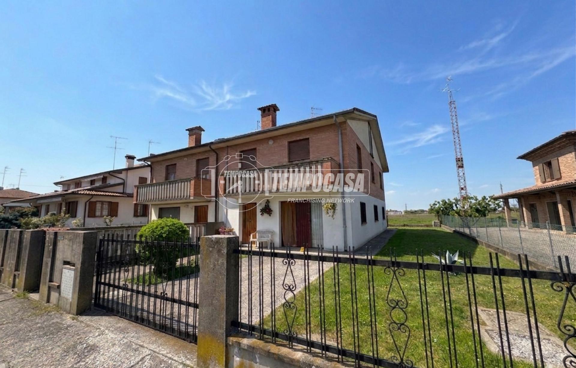 Villa a schiera in Via Elisa Buscaroli 10, Argenta