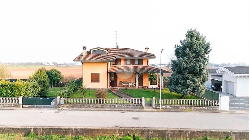Villa in Via F. Landucci 12, Curtatone — foto 5 di 5