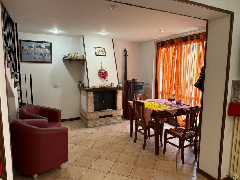 Casa indipendente in Sellano-Casaino, Sellano