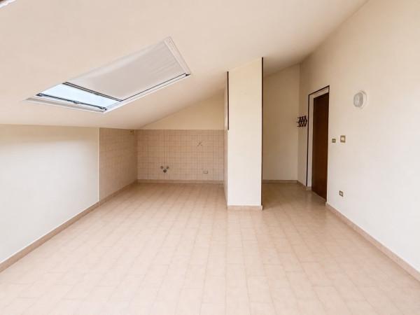 Mansarda in Frazione Quarto Inferiore, Asti — foto 3 di 5