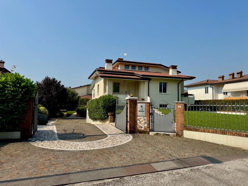 Villa in Via Adige 38, Zugliano — foto 4 di 5