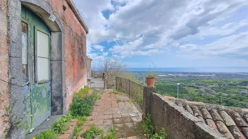 Trilocale in Via Piedimonte, Mascali