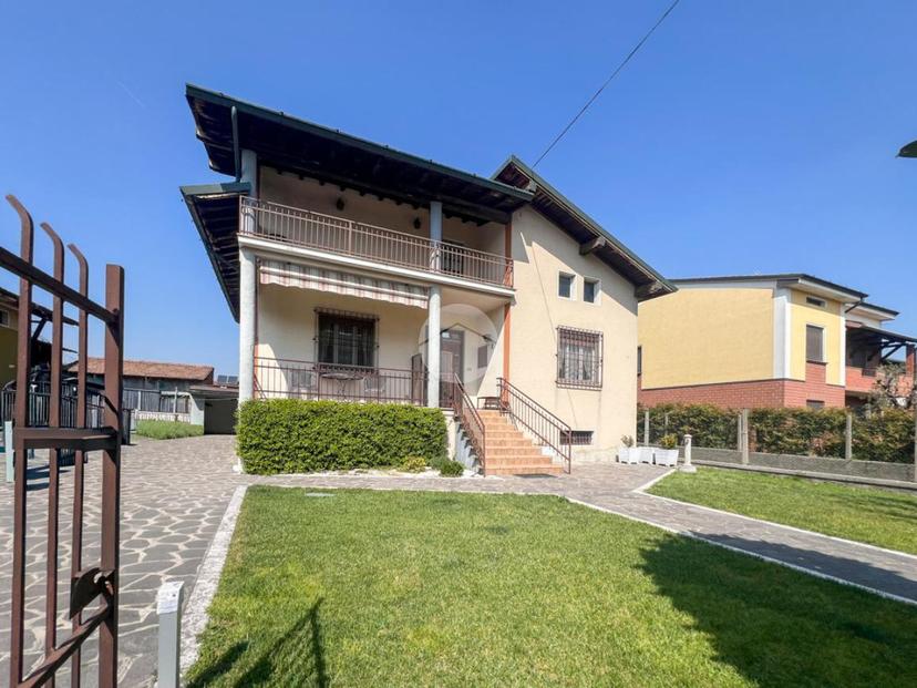 Villa in Via V. Veneto Sera 14, Trenzano — foto 3 di 5