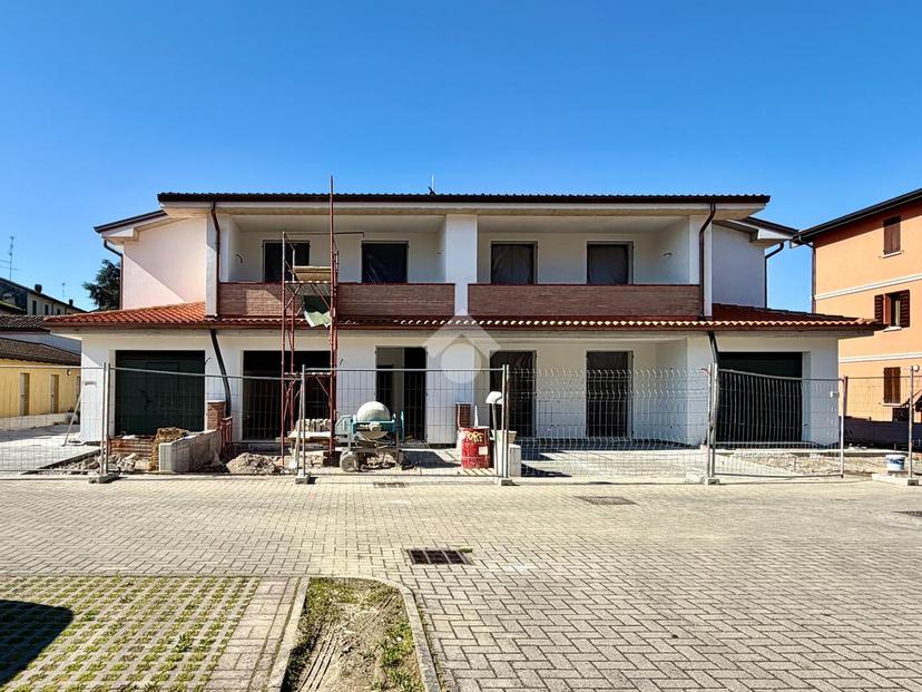 Villa a schiera in Via Circonv. Est 28, Luzzara — foto 2 di 5