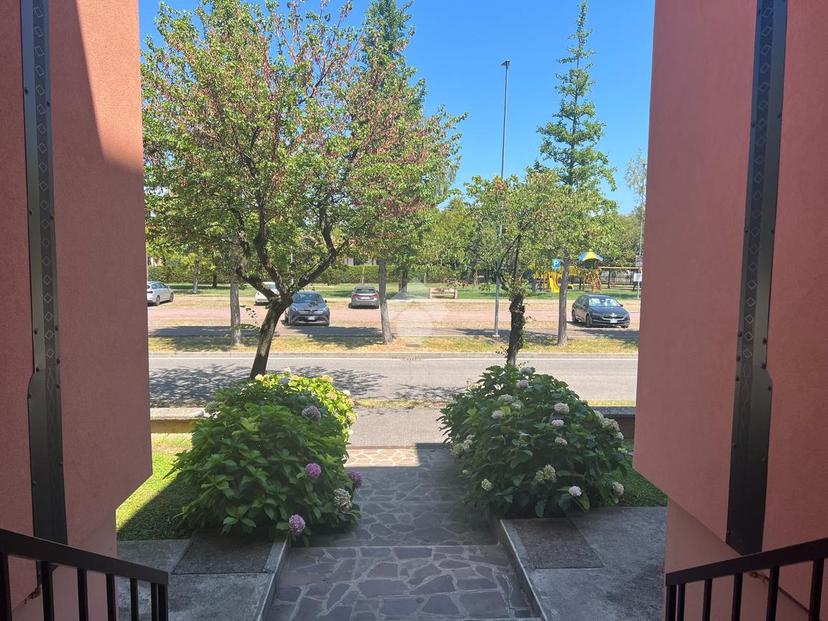 Quadrilocale in Viale Michelangelo 14, Sirmione