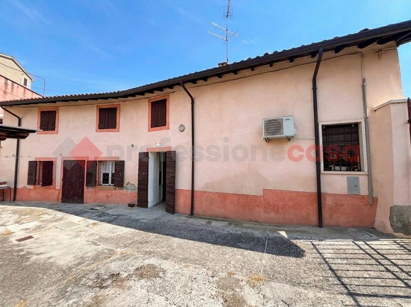 Casa indipendente in Via Pantheon 26 a, Verona
