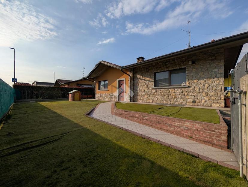 Villa in Via Alessandro Volta 30, Cavernago — foto 5 di 5