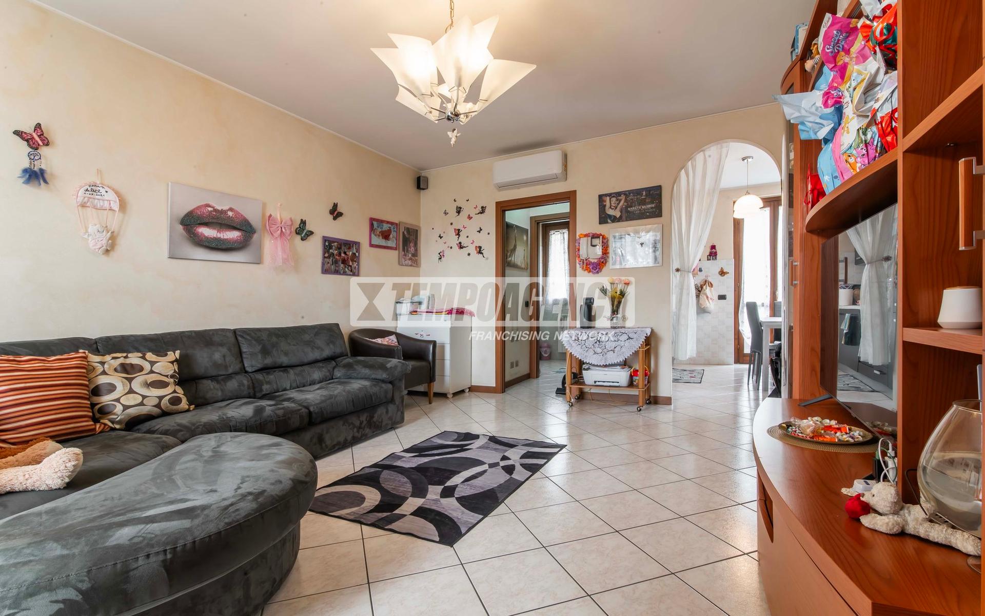 Villa a schiera in Via Ugo Foscolo 28, Gerenzano