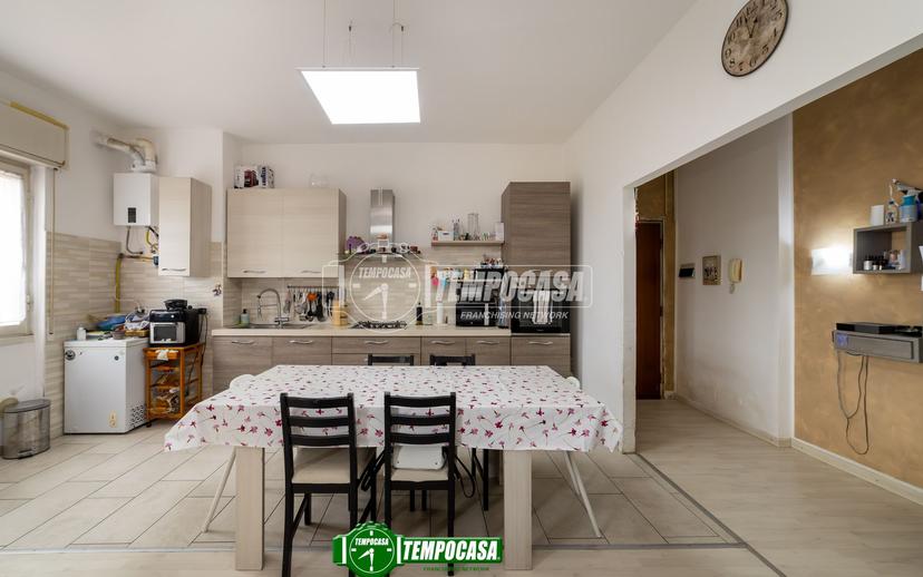 Trilocale in Via Alcide De Gasperi 3, Cavenago di Brianza — foto 3 di 5