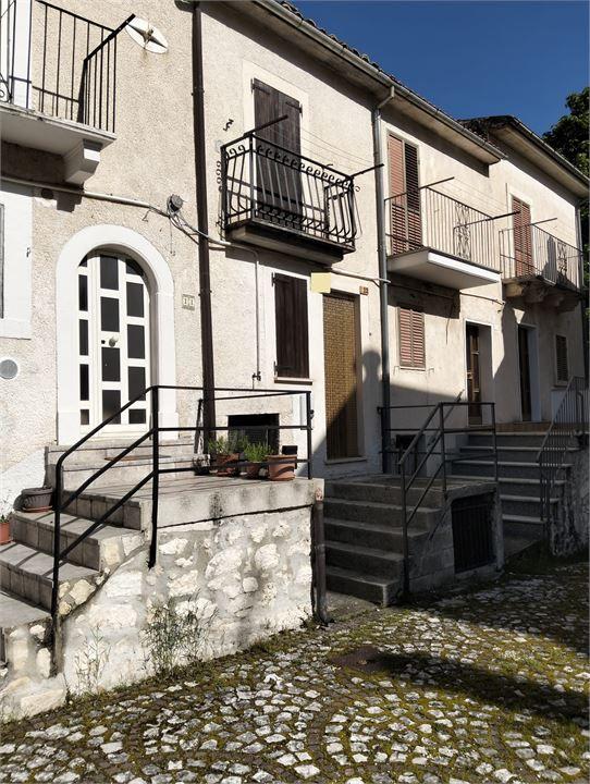 Casa indipendente in Piazza Cadorna, Sant'Eufemia a Maiella — foto 3 di 5