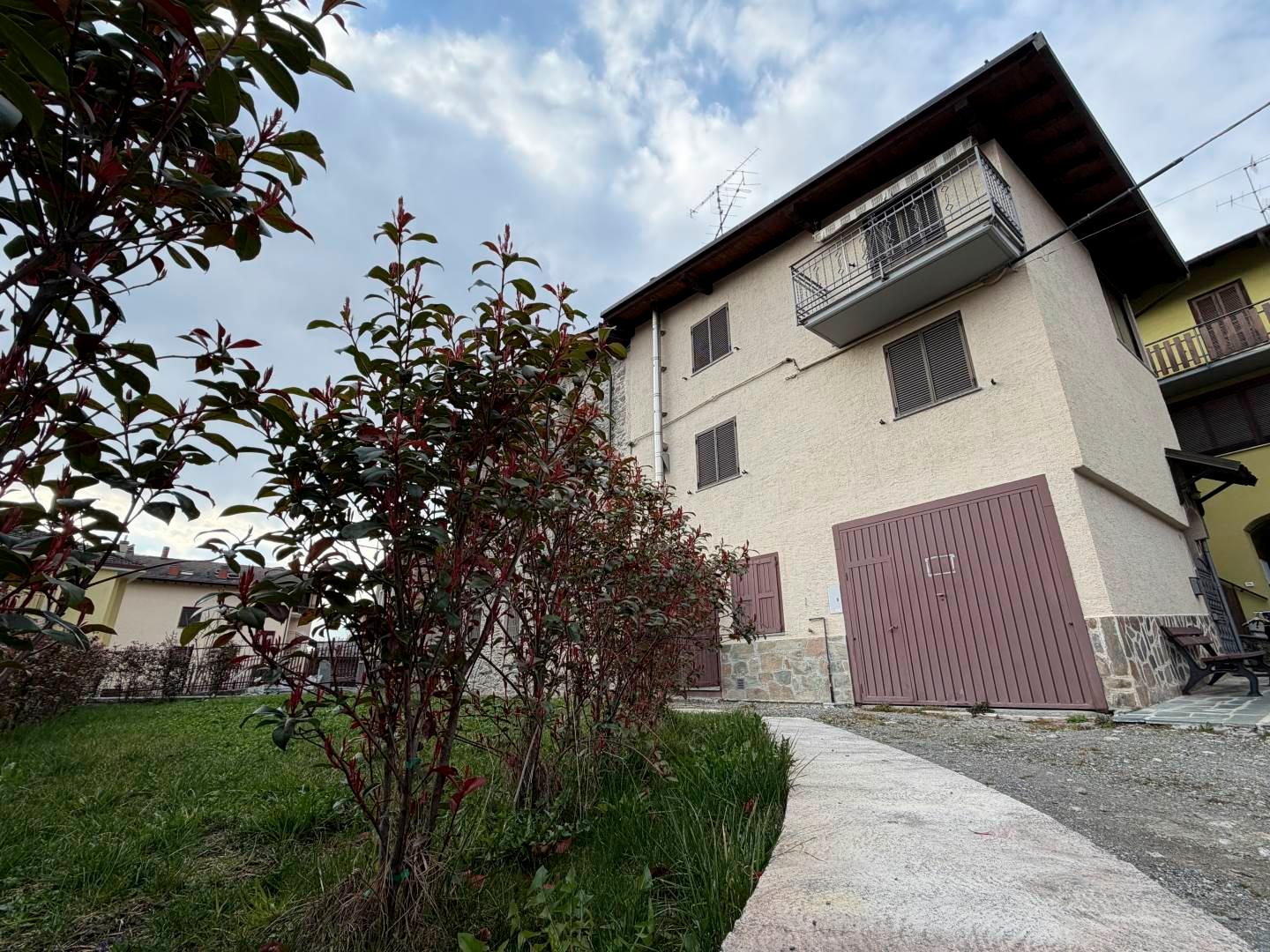 Casa indipendente in Salita S. Silvestro, Teglio