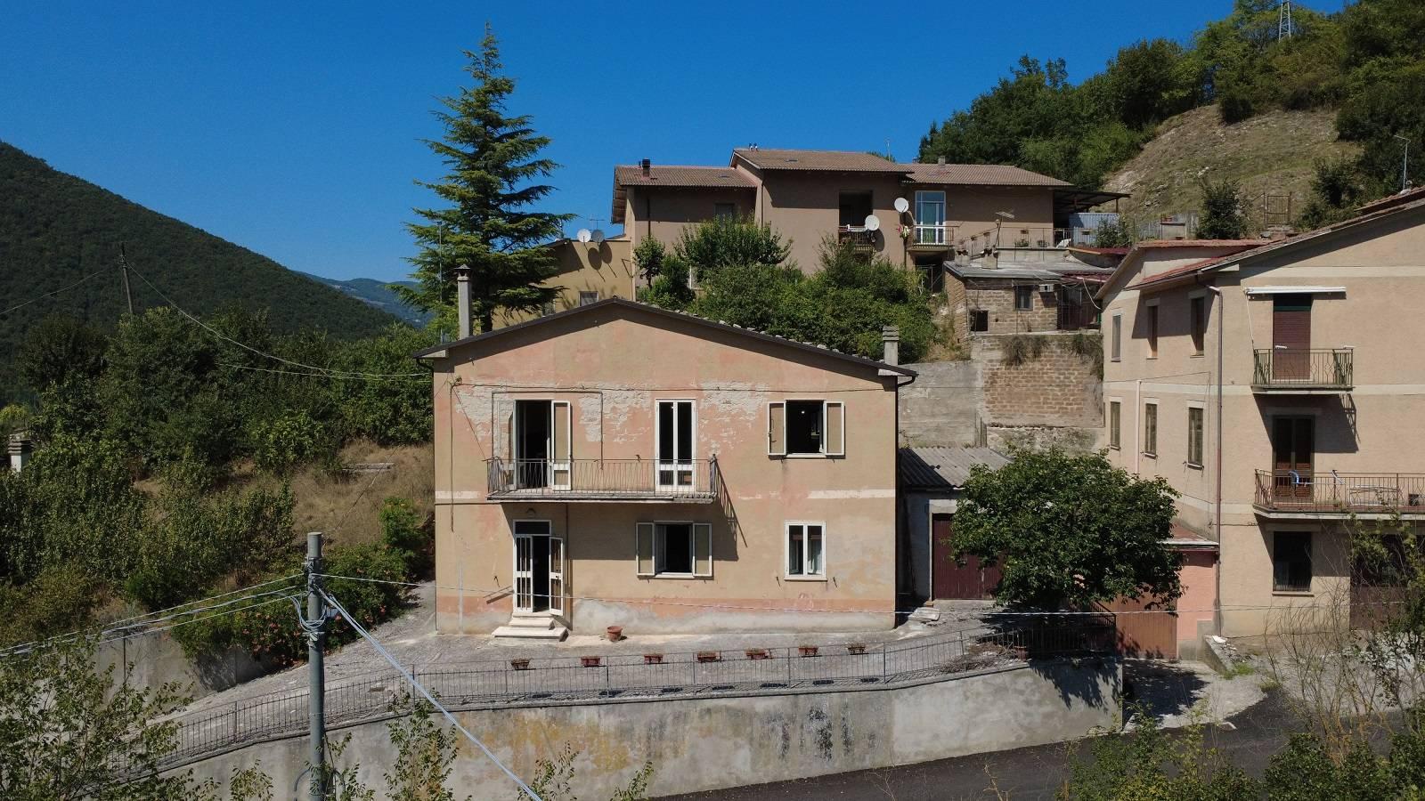 Casa indipendente in Cerreto di Spoleto, Frazione Ponte, Cerreto di Spoleto