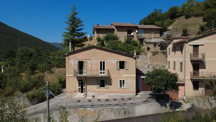 Casa indipendente in Cerreto di Spoleto, Frazione Ponte, Cerreto di Spoleto