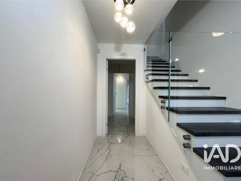 Villa in Via a. Saccani 4, Correggio — foto 2 di 5