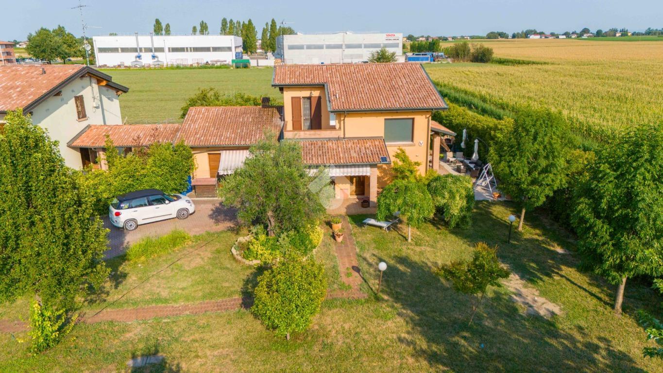 Villa in Via Vialato, Cadelbosco di Sopra