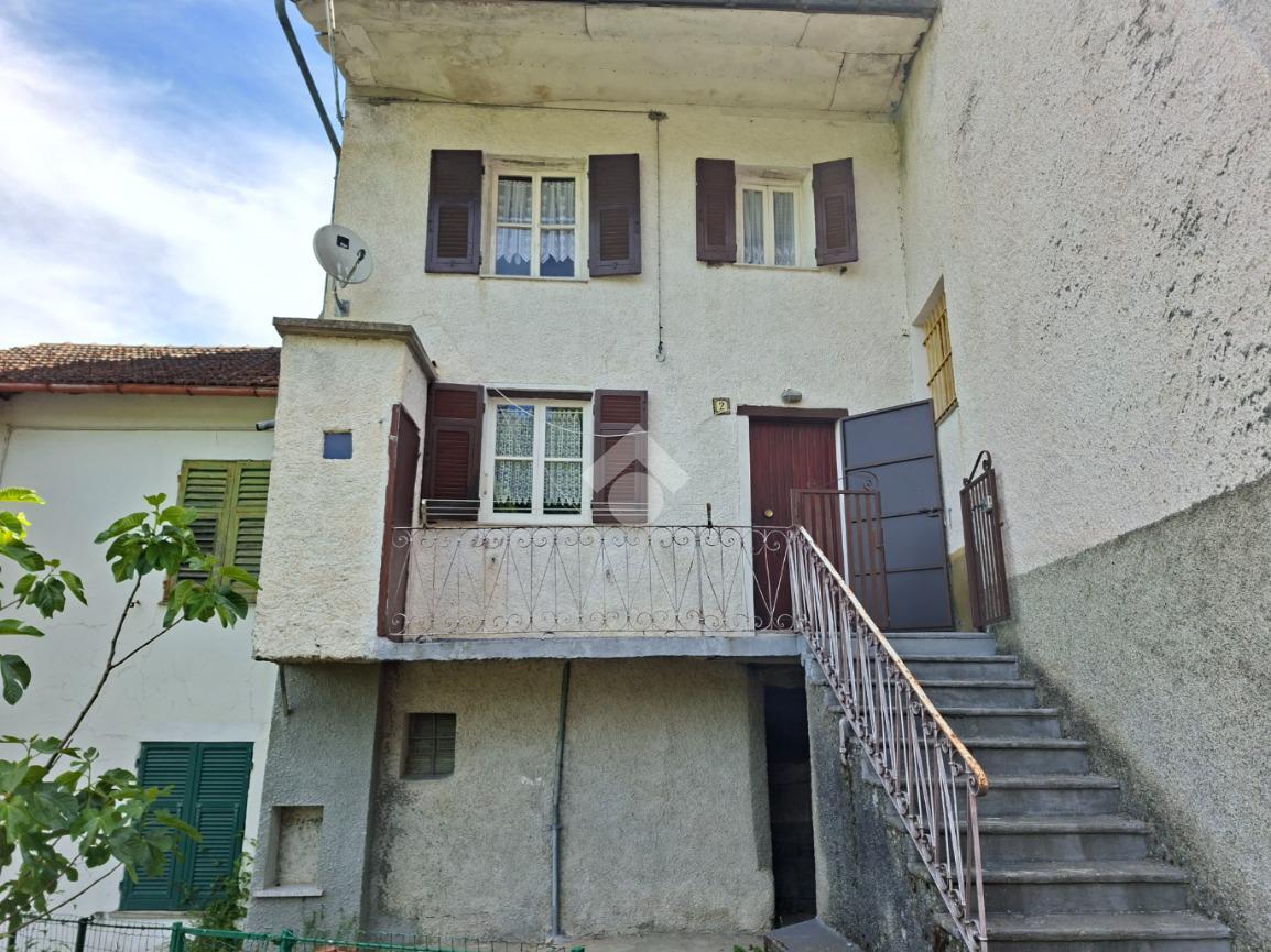 Casa indipendente in Località Selva di Vobbia, Vobbia