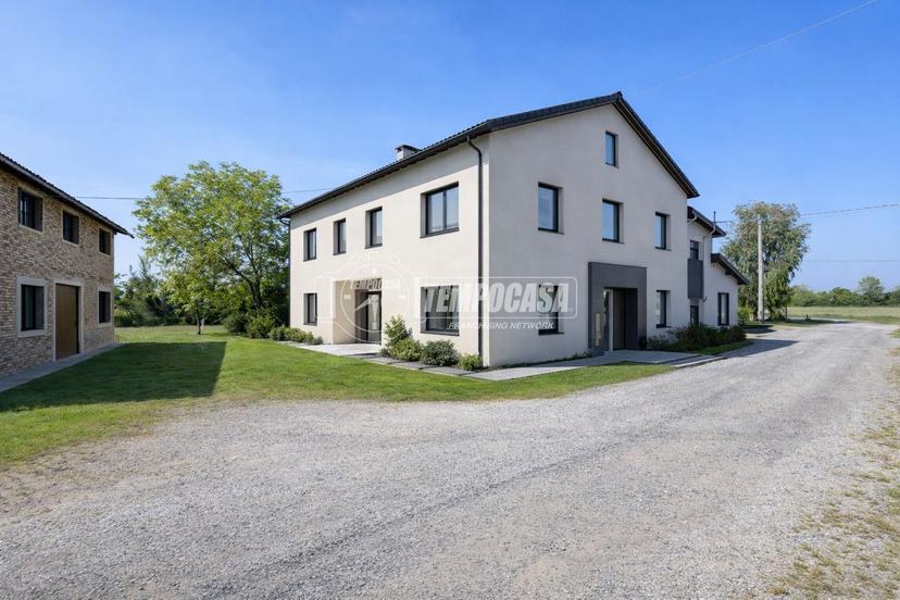Casa indipendente in Via Rivaltella, Reggio nell'Emilia — foto 3 di 5