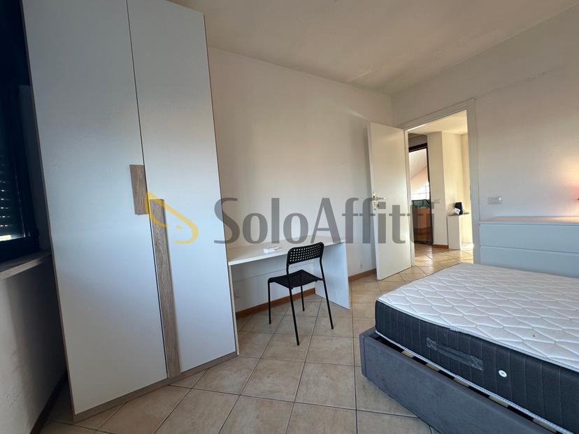 Stanza in appartamento in Via Pontinia, Latina