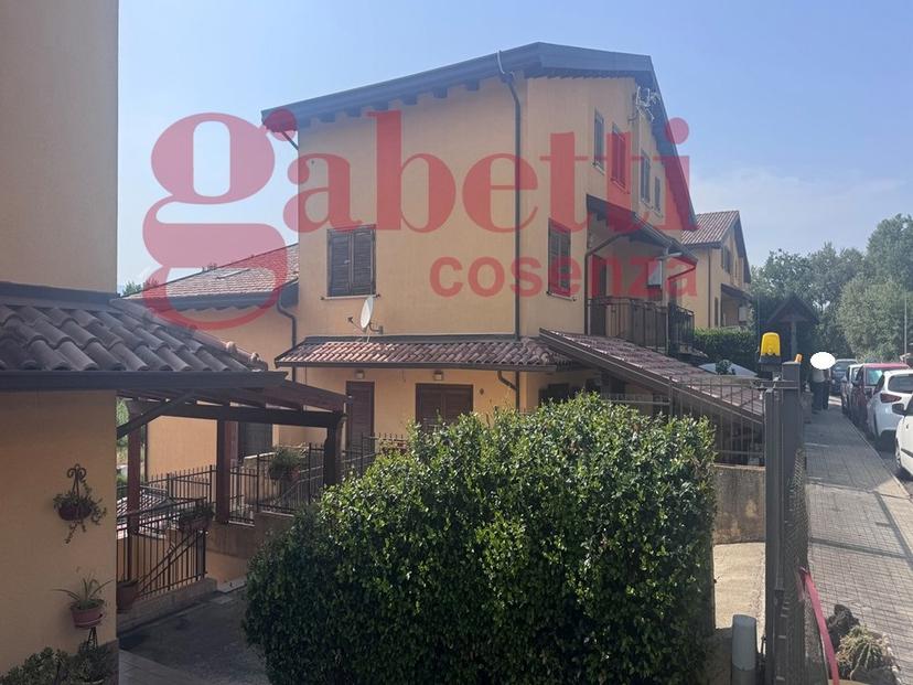 Casa indipendente in San Pietro in Guarano Via Padula Due Forni 64, San Pietro in Guarano