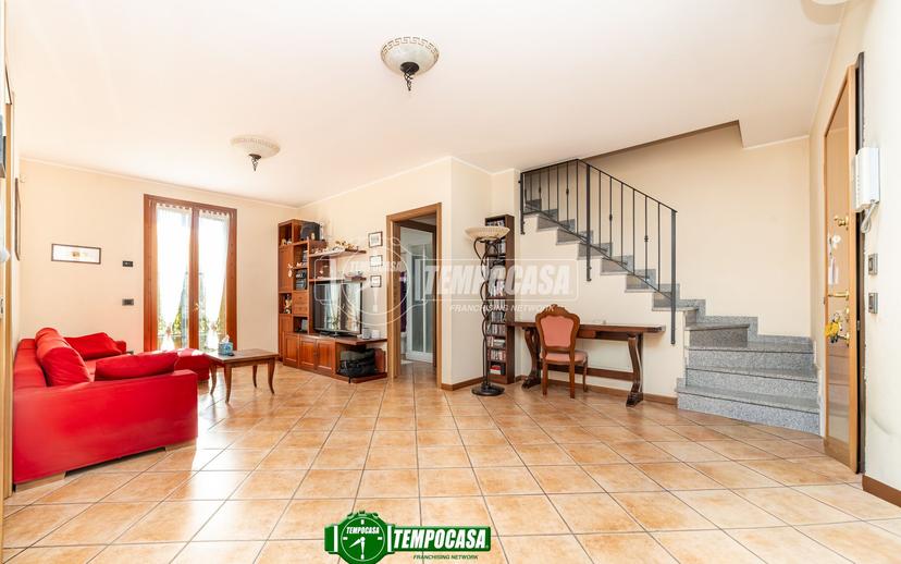 Villa a schiera in Via Sant'Antonio 15, Cavenago di Brianza — foto 3 di 5