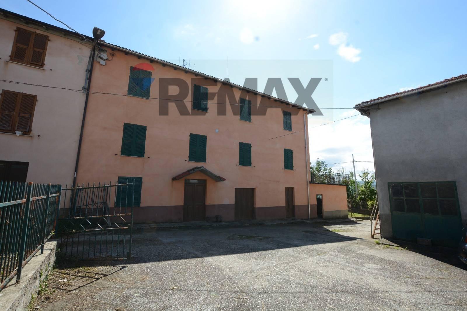 Casa indipendente in Via Sotto Torre 14, Cengio