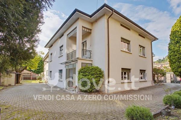 Villa in Via Martiri della Libertà 26, Laveno-Mombello — foto 2 di 5