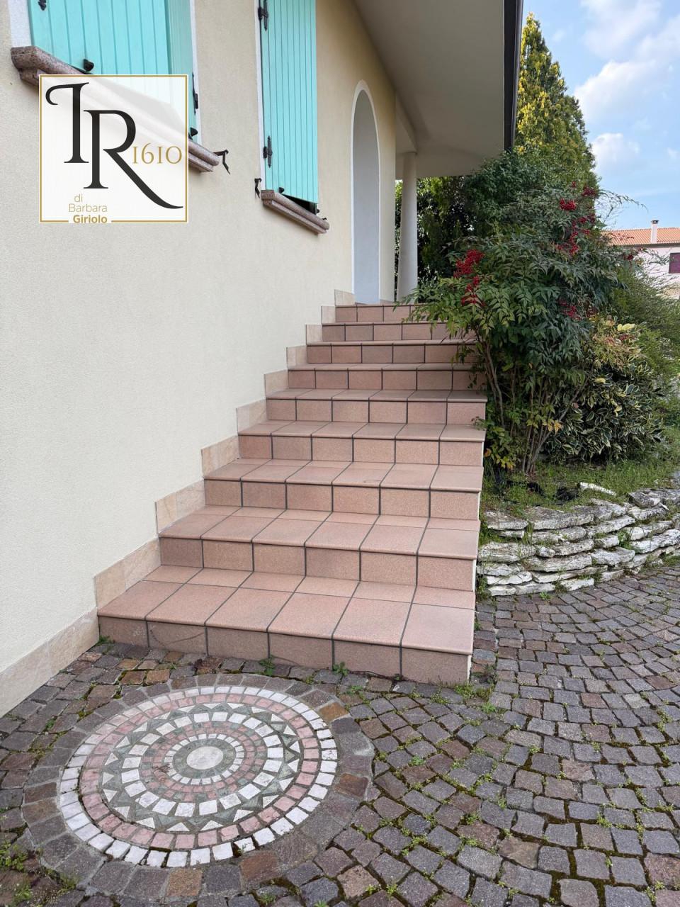 Villa, Giacciano con Baruchella