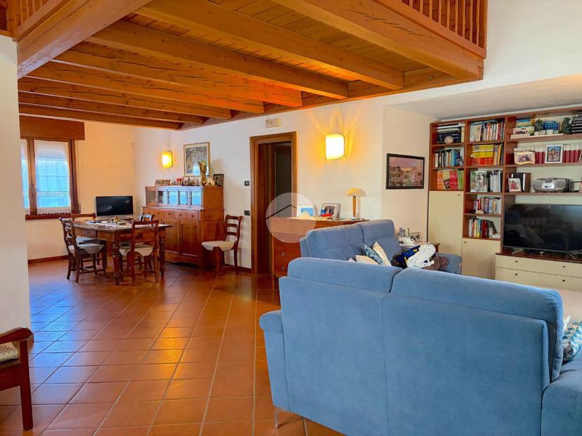 Villa in Via Roma 44, Castel d'Azzano — foto 5 di 5