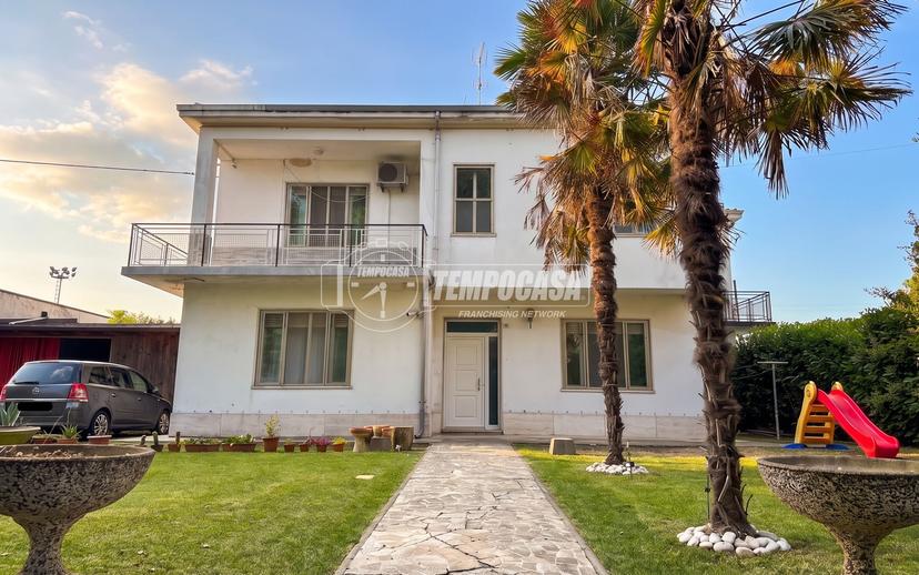 Casa indipendente in Via Chiesa, Alberone 75, Cento — foto 3 di 5