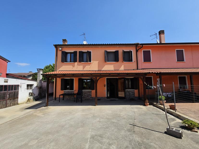 Villa a schiera in Via Orti, Badia Polesine — foto 3 di 5