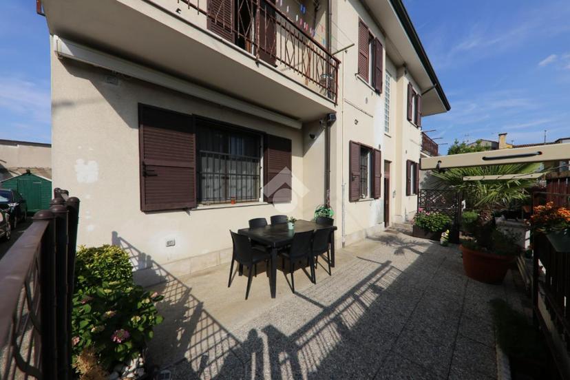 Trilocale in Via Solferino E San Martino 33, Roverbella — foto 4 di 5